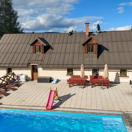 Am Waldrand Mit Schwimmbad Und Sauna Holiday home Strazne