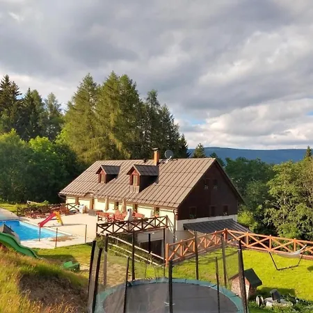 Am Waldrand Mit Schwimmbad Und Sauna